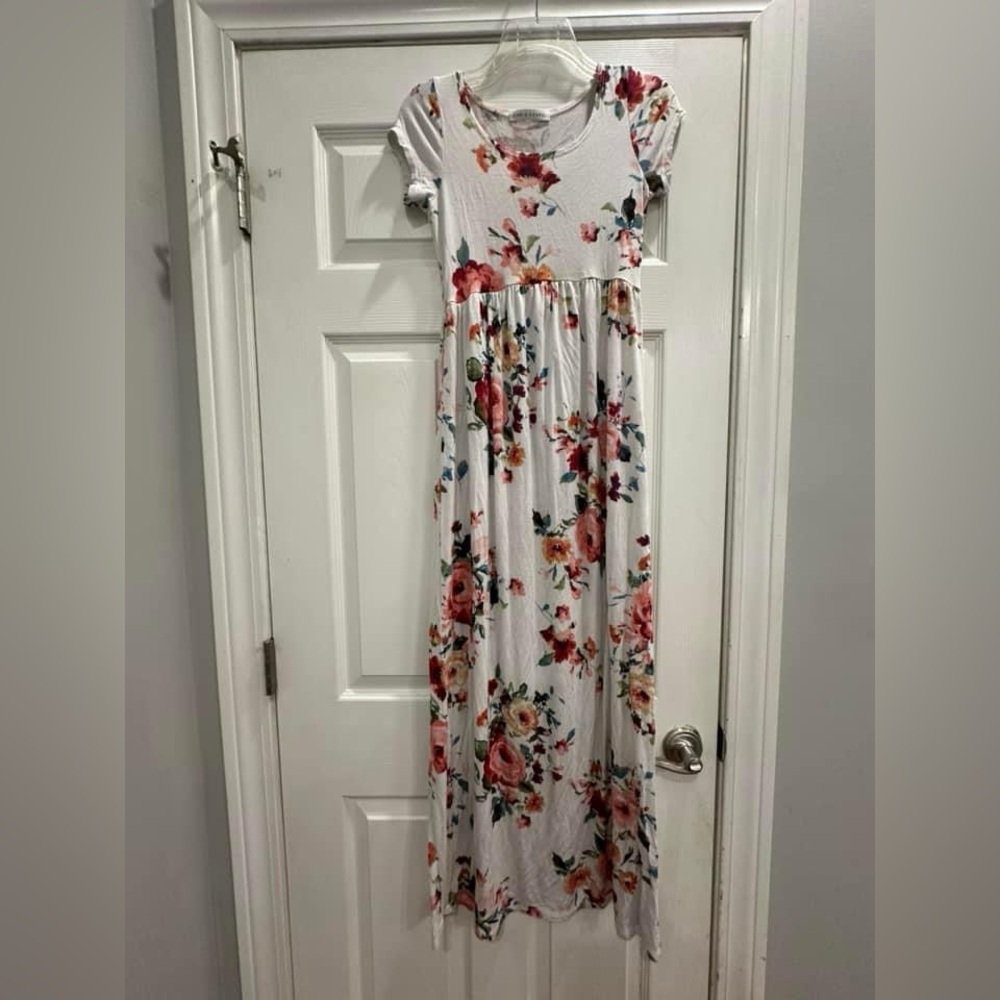 Small floral boutique maxi dress